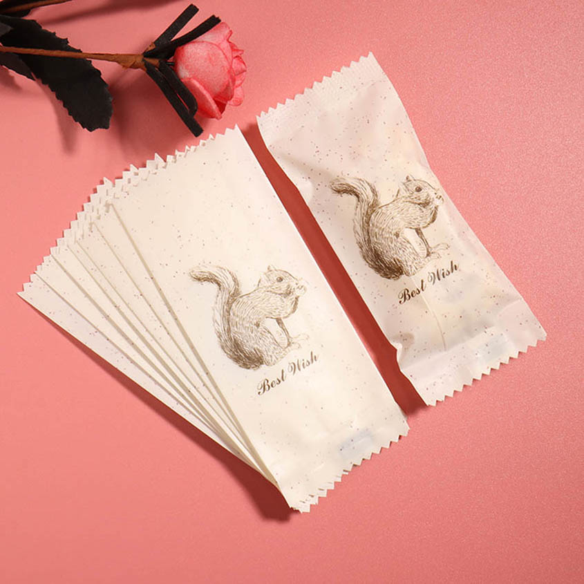 100pcs/lot Cartoon Squirrel De - Food Snacks For Christmas のレビューと価格
